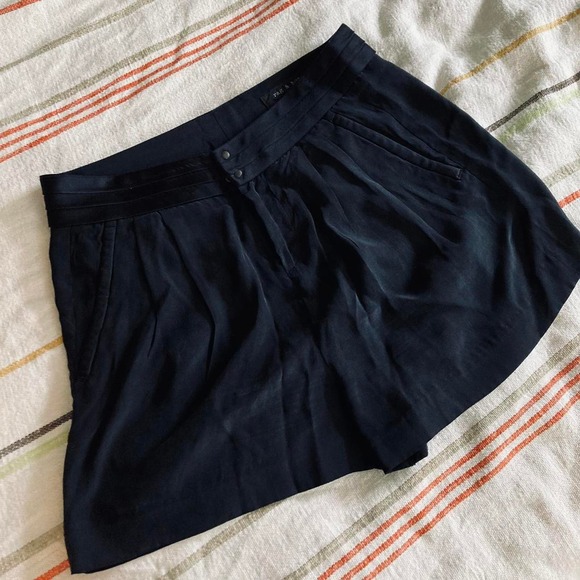 Rag bone black 100% silk pleated high waisted shorts - Picture 1 of 4